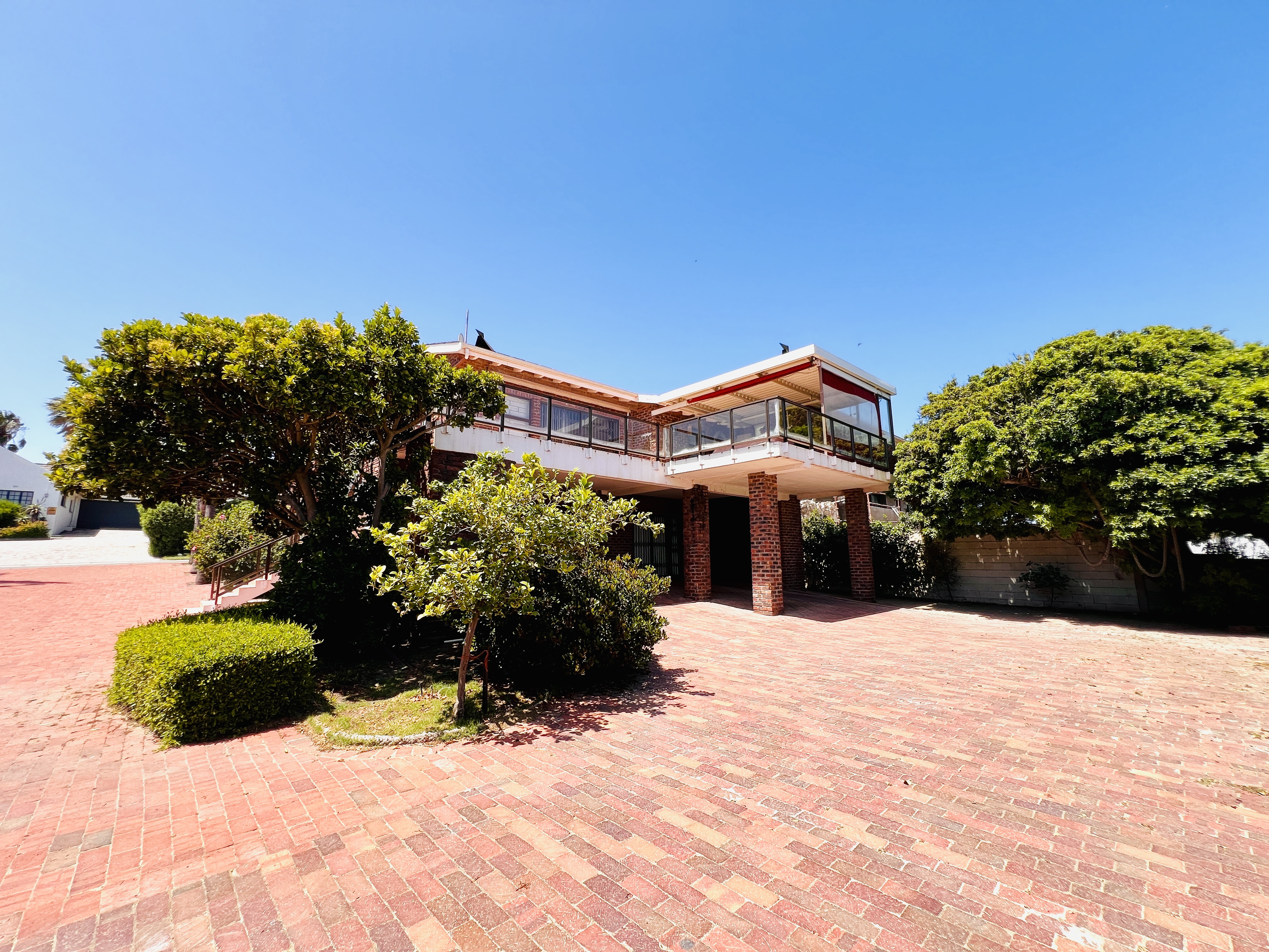 6 Bedroom Property for Sale in Middedorp Western Cape